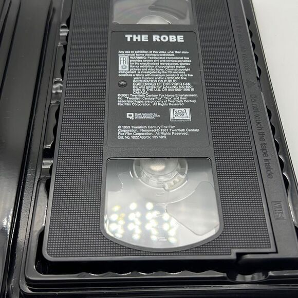 The‎ Robe (VHS, 1998) Richard Burton Rated G - Picture 3 of 3